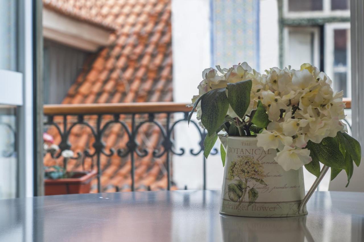 Chic Urban Retreat At Downtown With Balcony & Views Apartman Lisboa Kültér fotó