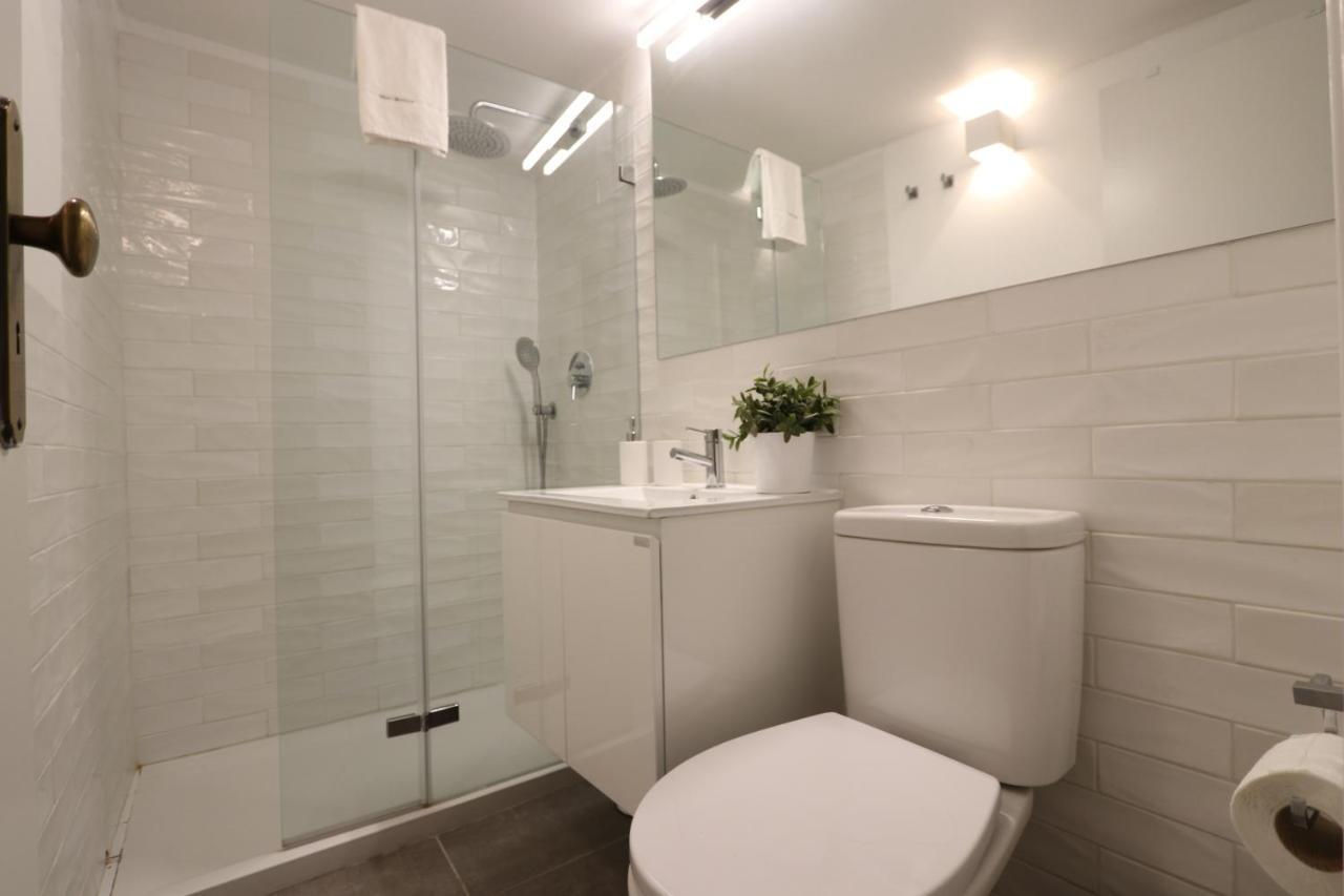 Chic Urban Retreat At Downtown With Balcony & Views Apartman Lisboa Kültér fotó