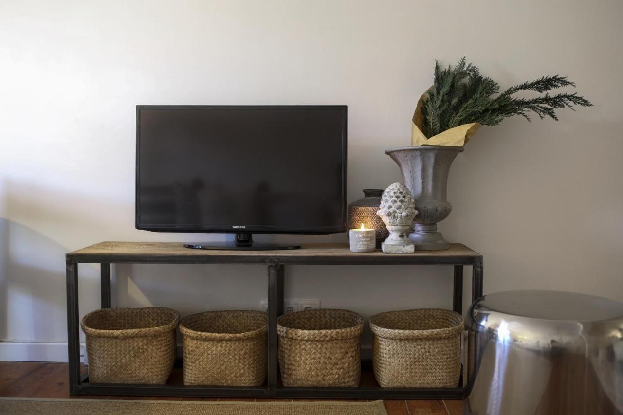 Chic Urban Retreat At Downtown With Balcony & Views Apartman Lisboa Kültér fotó