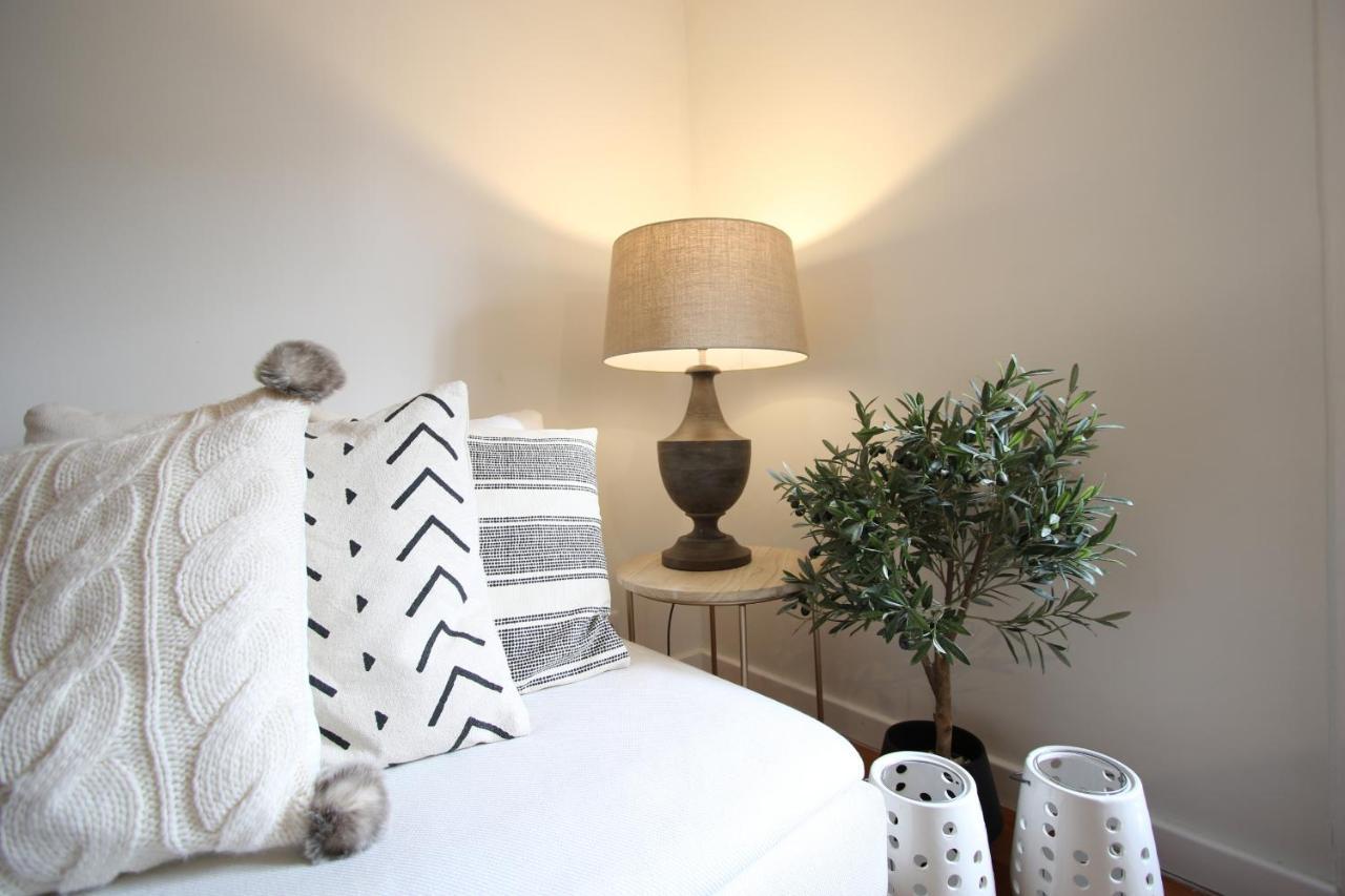 Chic Urban Retreat At Downtown With Balcony & Views Apartman Lisboa Kültér fotó